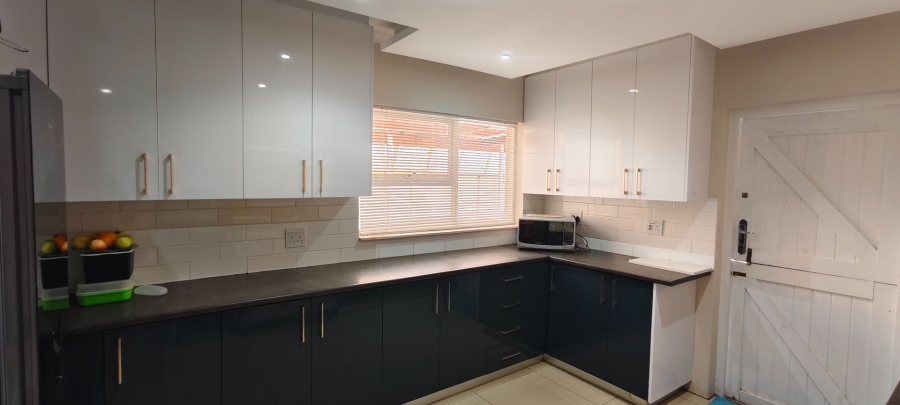 4 Bedroom Property for Sale in Strandfontein Village Western Cape